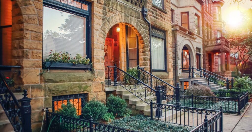 a scenic street in chicago